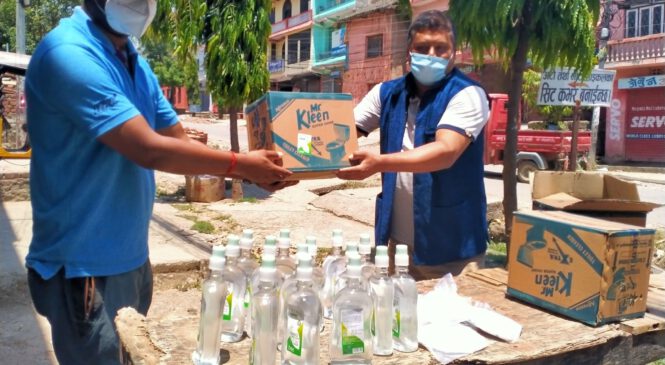 फिल्डमा खटिएर रिपोर्टिङ गर्ने पत्रकारलाई स्वास्थ्य सुरक्षा सामग्री