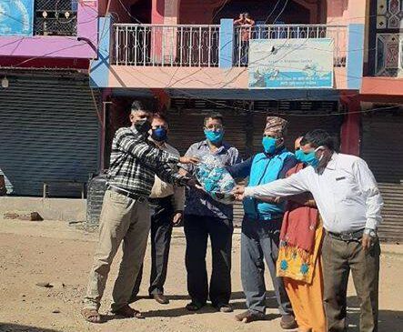 सहकारीले वडा कार्यालयलाई माक्स दियो