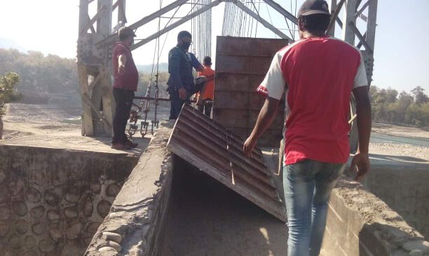 सुदुरपश्चिमका जिल्लासँग जोडिएका झोलुङ्गे पुल बन्द (फोटोफिचर)