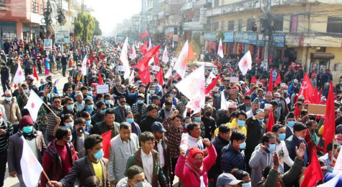 सुर्खेतमा प्रचण्ड-नेपाल समूको शक्ति प्रदर्शनसँगै विरोध सभा