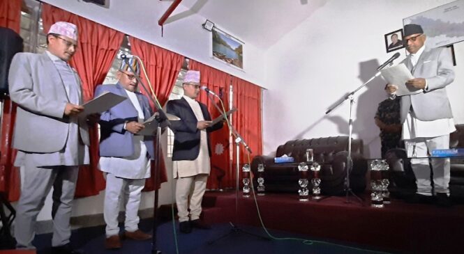 कर्णालीका नवनियुक्त तीनजना मन्त्रीले लिए सपथ