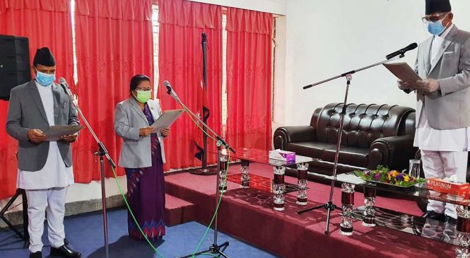 कर्णालीका नवनियुक्त मन्त्रीद्वारा सपथग्रहण