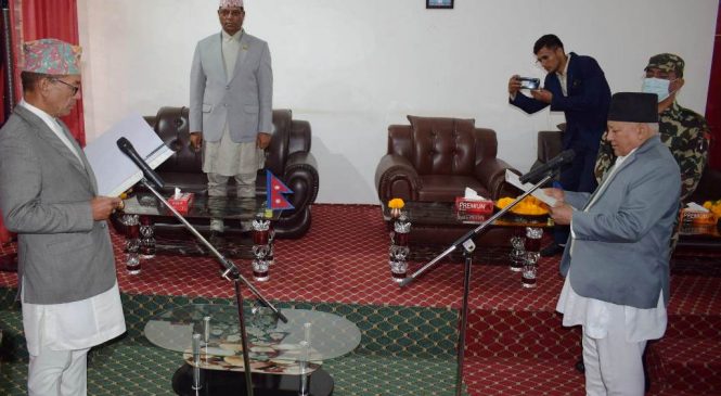 कर्णाली प्रदेश सभाका ज्येष्ठ सदस्य शाहले लिए पद तथा गोपनीयताको शपथ