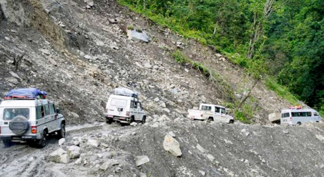 उपनिर्वाचनलाई लक्षित गर्दै कर्णाली राजमार्गको कालीकोट खण्डमा १३ घण्टा यातायात बन्द
