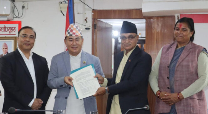 कर्णालीका मुख्यमन्त्रीले गरे मन्त्रीहरुसँग कार्यसम्पादन सम्झौता